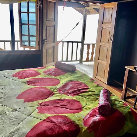 Beachfront Hut Upstairs Astra - Beach Shack Chalet Kampong Juara Exterior photo