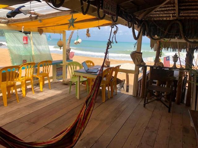 Beachfront Hut Upstairs Astra - Beach Shack Chalet Kampong Juara Exterior photo