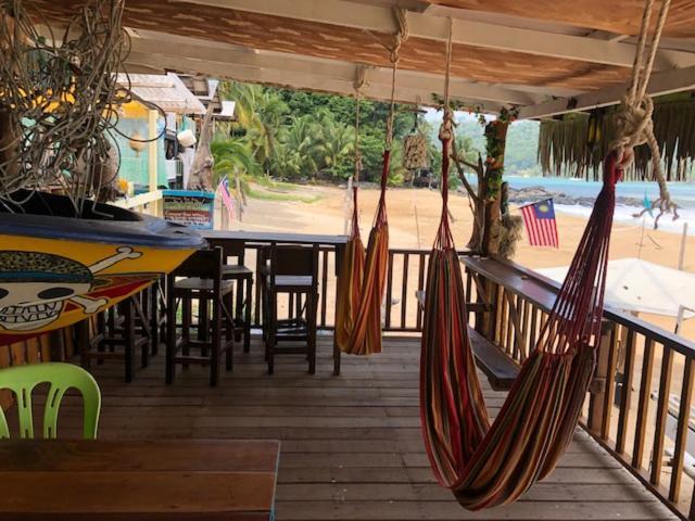 Beachfront Hut Upstairs Astra - Beach Shack Chalet Kampong Juara Exterior photo