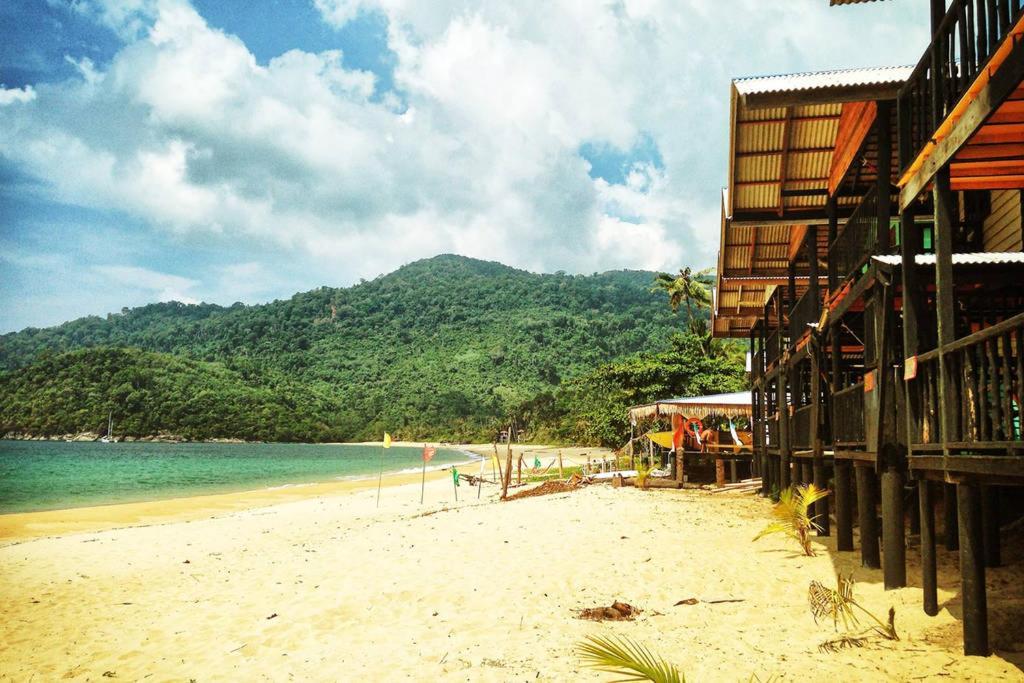 Beachfront Hut Upstairs Astra - Beach Shack Chalet Kampong Juara Exterior photo