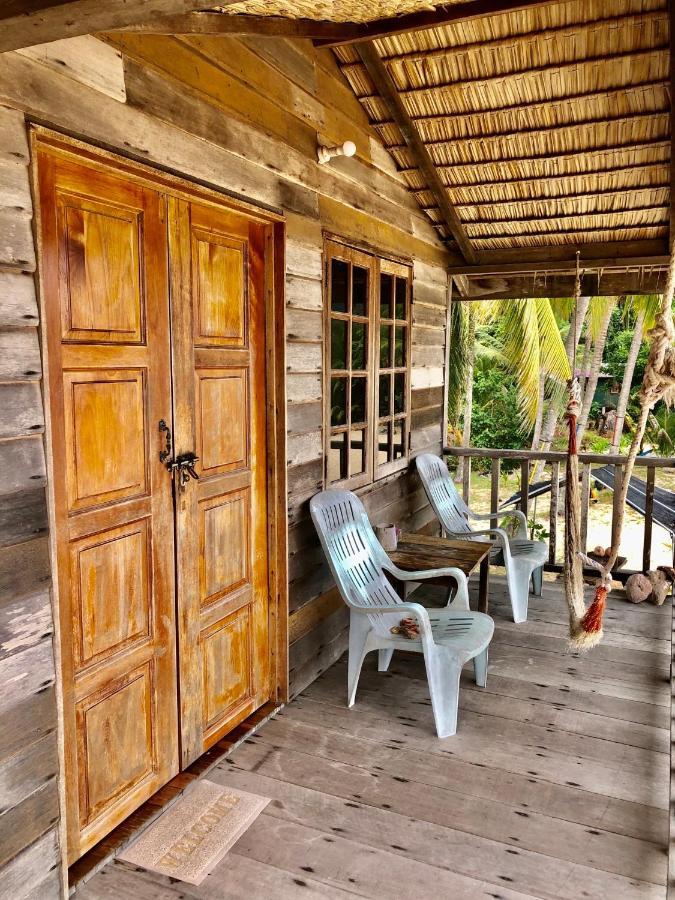 Beachfront Hut Upstairs Astra - Beach Shack Chalet Kampong Juara Exterior photo