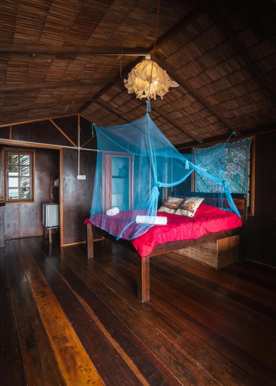 Beachfront Hut Upstairs Astra - Beach Shack Chalet Kampong Juara Exterior photo